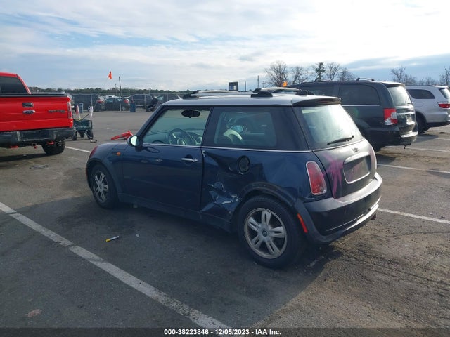 2006 MINI COOPER WMWRC33536TJ74737 Photo 2