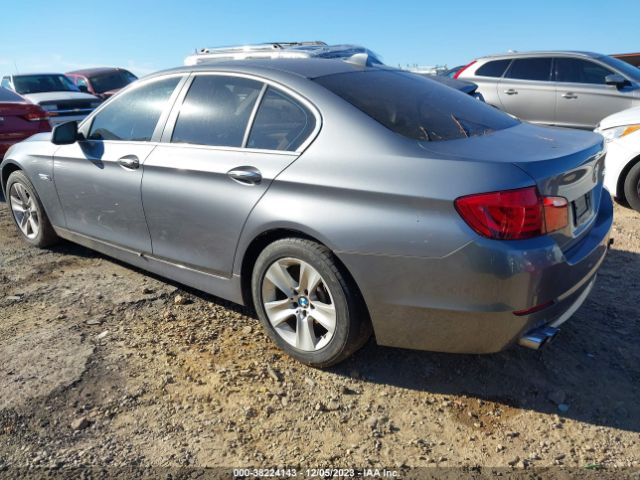 2013 BMW 528I WBAXG5C50DD234620 Photo 2