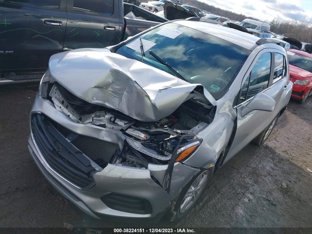 Chevrolet Trax Lt 2018 KL7CJLSB8JB674555 Image 2