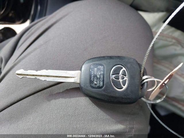 2015 TOYOTA COROLLA S PLUS VIN: 2T1BURHE4FC402104