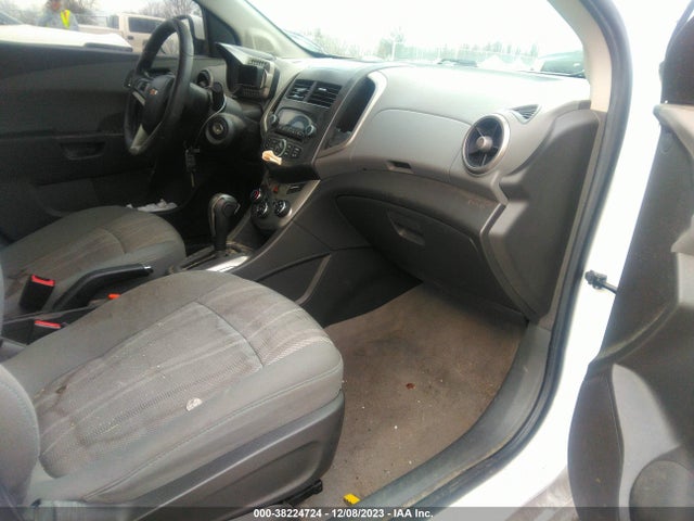Chevrolet Sonic Lt Auto 2015 1G1JC5SH3F4133843 Image 5