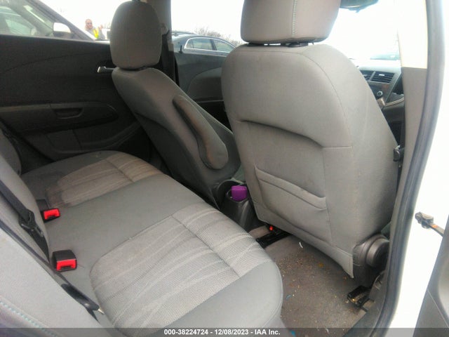 Chevrolet Sonic Lt Auto 2015 1G1JC5SH3F4133843 Image 8