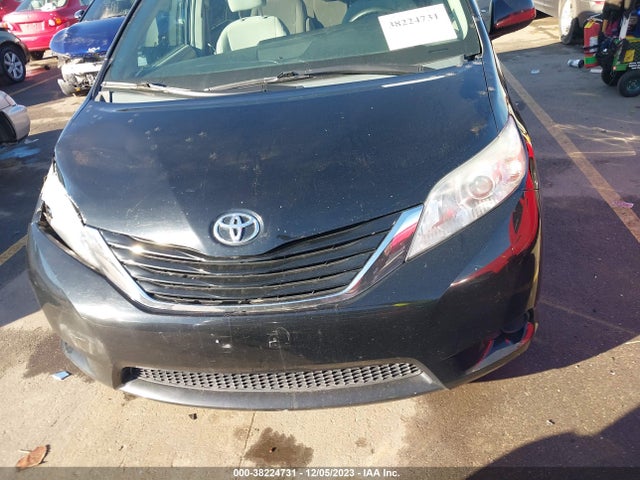 2015 TOYOTA SIENNA LE 8 PASSENGER VIN: 5TDKK3DC5FS560918