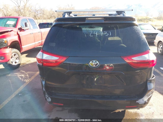2015 TOYOTA SIENNA LE 8 PASSENGER VIN: 5TDKK3DC5FS560918