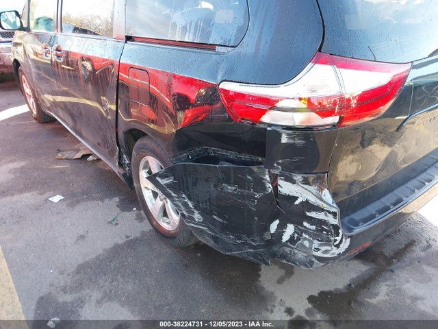 2015 TOYOTA SIENNA LE 8 PASSENGER VIN: 5TDKK3DC5FS560918