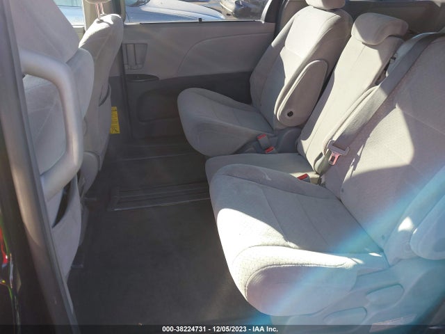 2015 TOYOTA SIENNA LE 8 PASSENGER VIN: 5TDKK3DC5FS560918