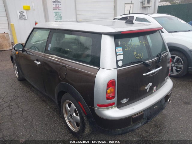 2009 MINI COOPER CLUBMAN WMWML33509TN69215 Photo 2