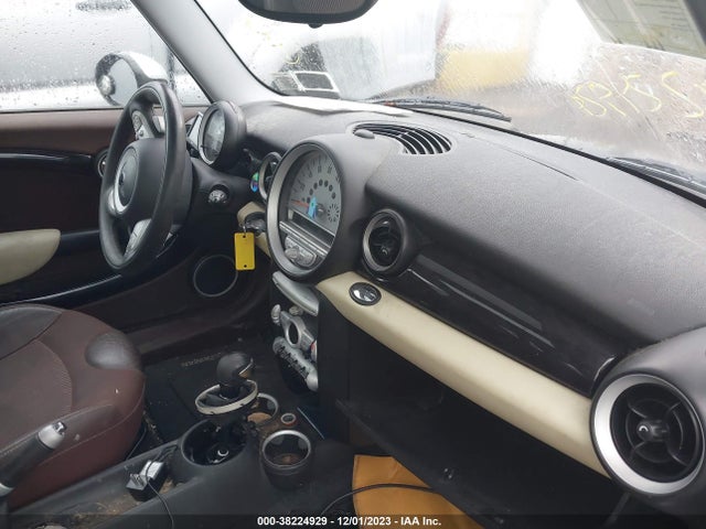 2009 MINI COOPER CLUBMAN WMWML33509TN69215 Photo 4