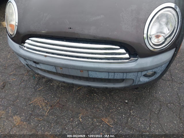 2009 MINI COOPER CLUBMAN WMWML33509TN69215 Photo 5