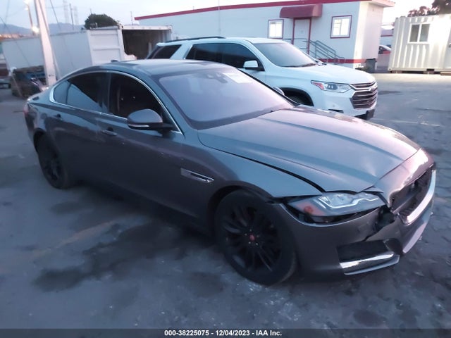 2017 JAGUAR XF SAJBE4BV2HCY38648 Photo 0