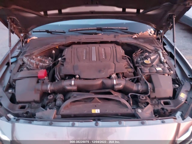 2017 JAGUAR XF SAJBE4BV2HCY38648 Photo 9