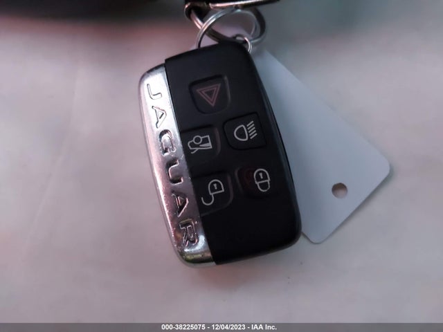 2017 JAGUAR XF SAJBE4BV2HCY38648 Photo 10