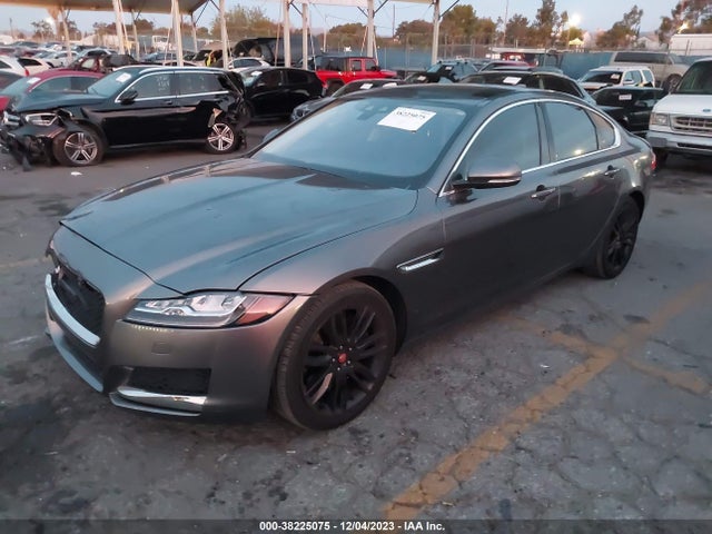 2017 JAGUAR XF SAJBE4BV2HCY38648 Photo 1
