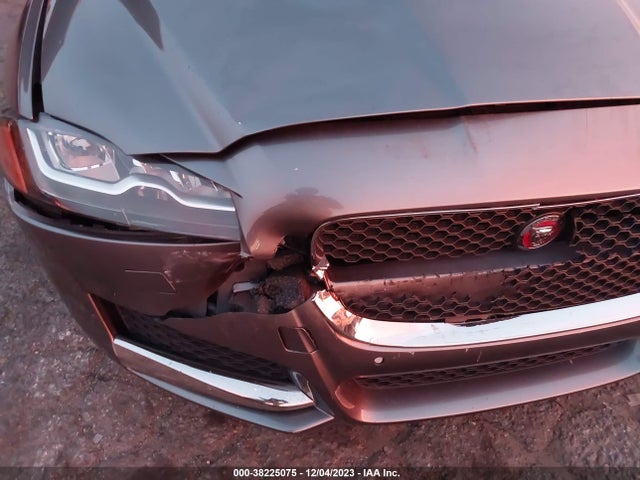 2017 JAGUAR XF SAJBE4BV2HCY38648 Photo 5