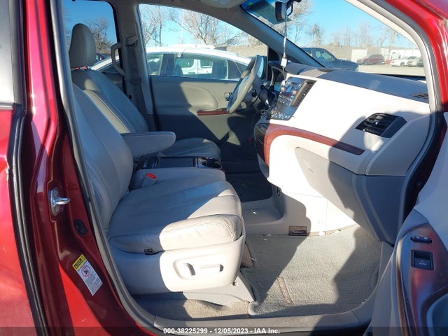 2012 TOYOTA SIENNA XLE V6 8 PASSENGER VIN: 5TDYK3DC7CS261694