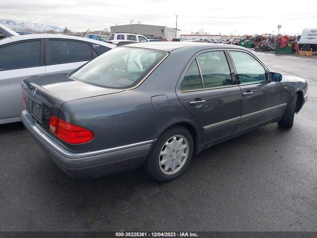 1997 MERCEDES-BENZ E-CLASS BASE (A5) VIN: WDBJF55F7VA372108