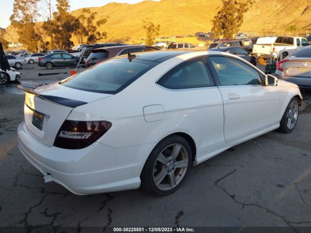 2015 MERCEDES-BENZ C-CLASS WDDGJ4HB0FG368628 Photo 3