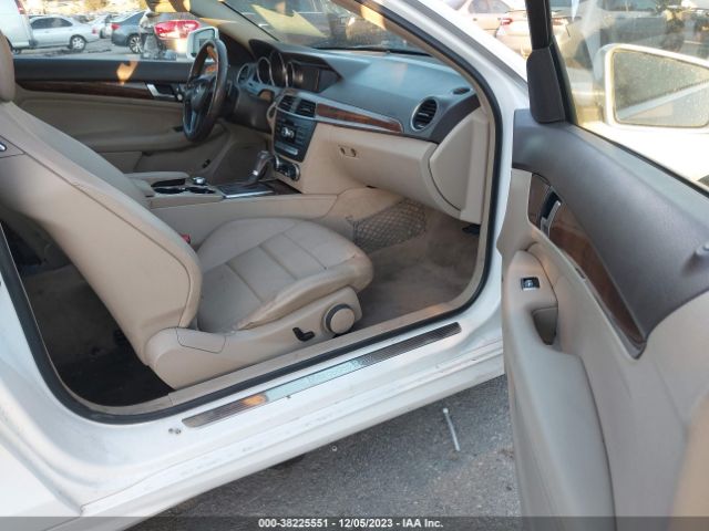 2015 MERCEDES-BENZ C-CLASS WDDGJ4HB0FG368628 Photo 4