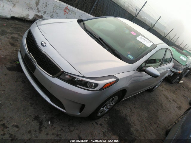 KIA FORTE LX 2018 3KPFK4A70JE221744 Image 2