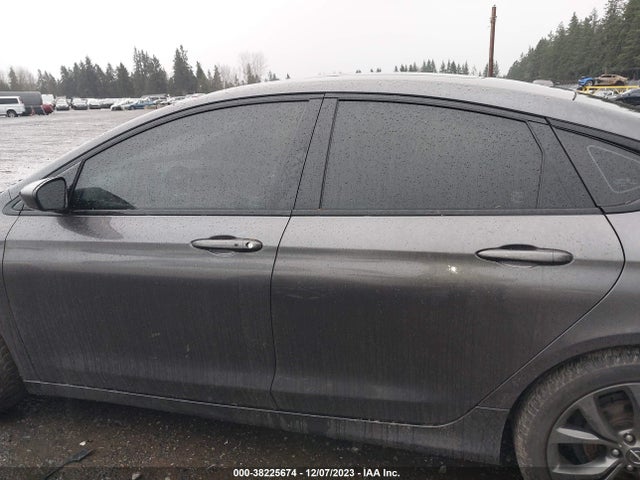1C3CCCBG1FN713568 Chrysler 200 S