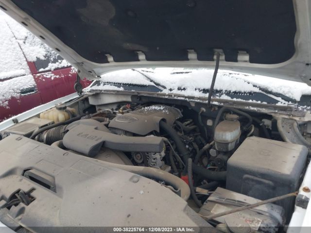 2004 GMC YUKON XL 1500 3GKFK16Z44G174773 Photo 9