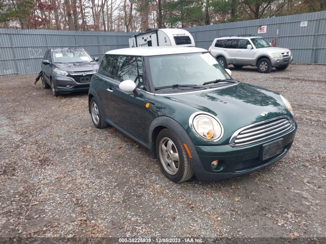 2010 MINI COOPER WMWMF3C53ATZ24809 Photo 0