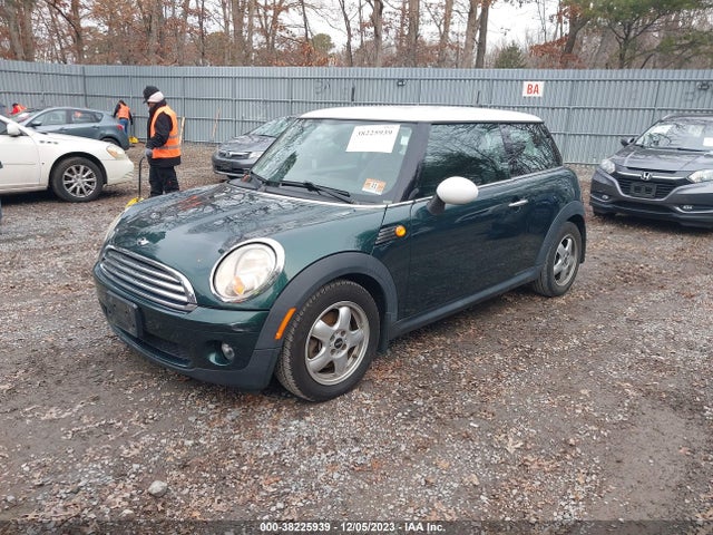 2010 MINI COOPER WMWMF3C53ATZ24809 Photo 1
