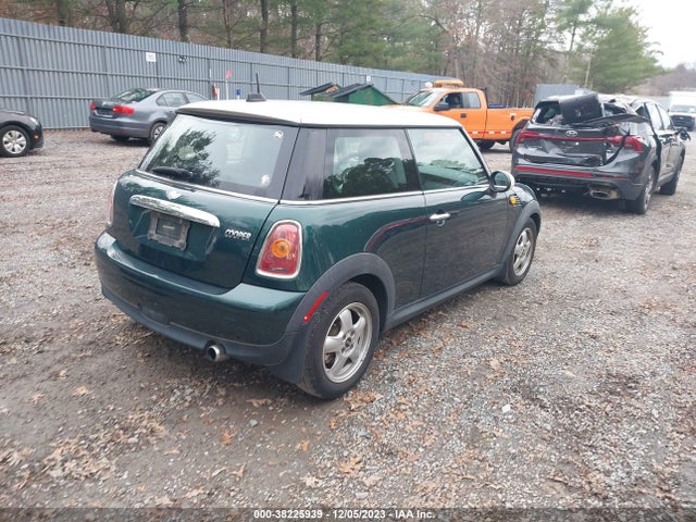 2010 MINI COOPER WMWMF3C53ATZ24809 Photo 3
