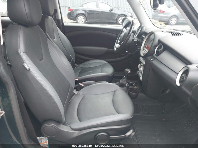 2010 MINI COOPER WMWMF3C53ATZ24809 Photo 4
