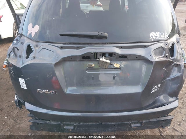 2018 TOYOTA RAV4 XLE VIN: JTMRFREV5JJ242728