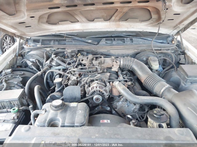2004 FORD CROWN VICTORIA POLICE INTERCEPTOR VIN: 2FAFP71W94X135220