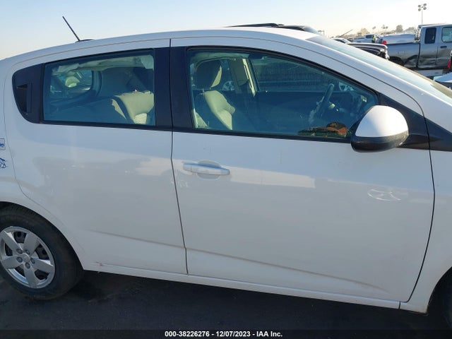Chevrolet Sonic Ls Auto 2015 1G1JA6SH5F4188581 Image 12