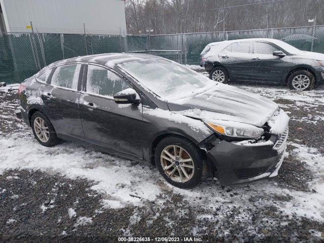 Ford FOCUS SE 2018 1FADP3FE9JL234886 Image 1