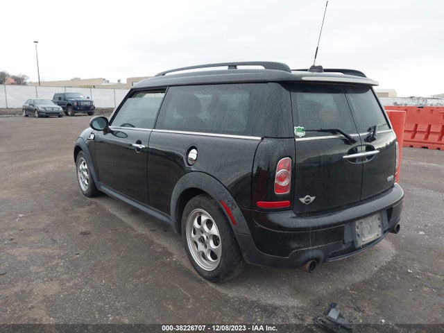 2011 MINI COOPER S CLUBMAN WMWZG3C52BTY36144 Photo 2