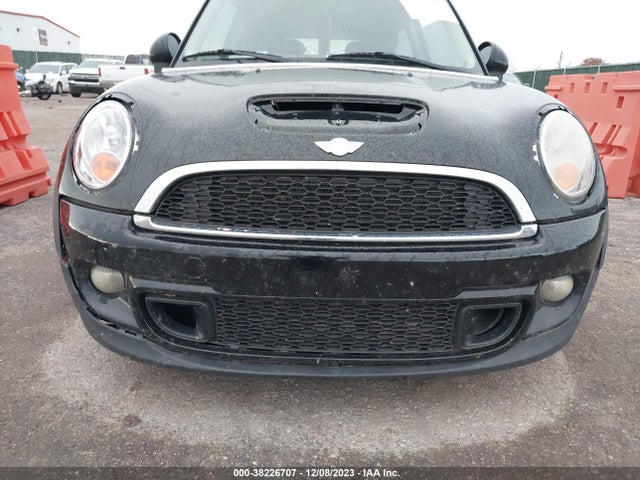 2011 MINI COOPER S CLUBMAN WMWZG3C52BTY36144 Photo 5