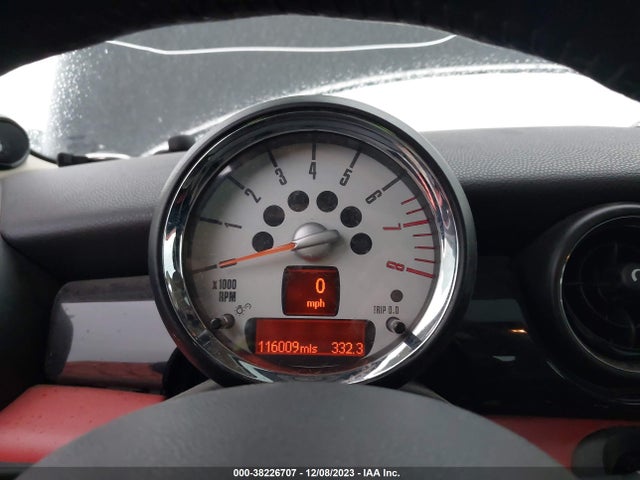 2011 MINI COOPER S CLUBMAN WMWZG3C52BTY36144 Photo 6
