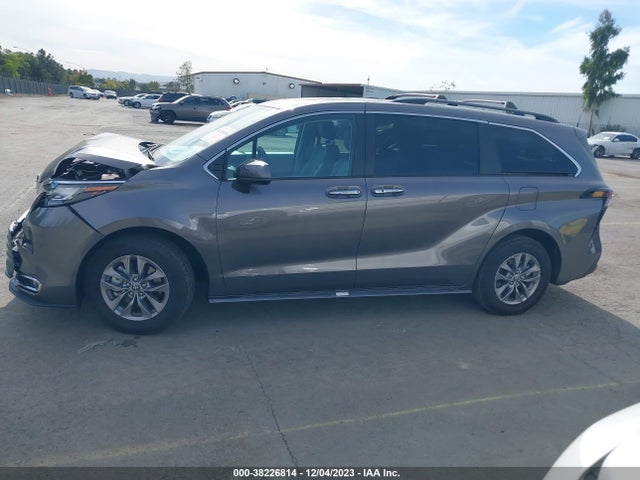 2023 TOYOTA SIENNA XLE VIN: 5TDJRKECXPS146535