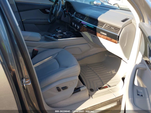Audi Q7 3.0t Premium 2017 WA1LABF7XHD023889 Image 5