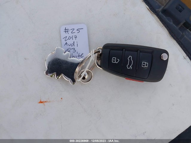 WA1ECCFS3HR002687 Audi Q3 2.0t Premium
