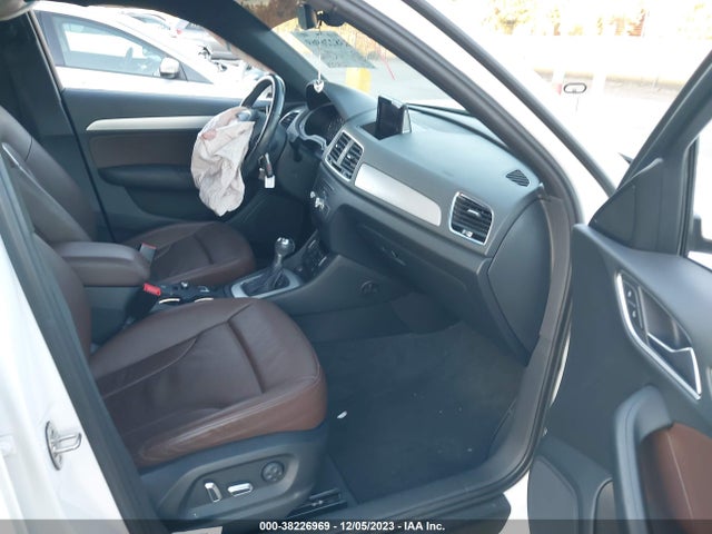 WA1ECCFS3HR002687 Audi Q3 2.0t Premium