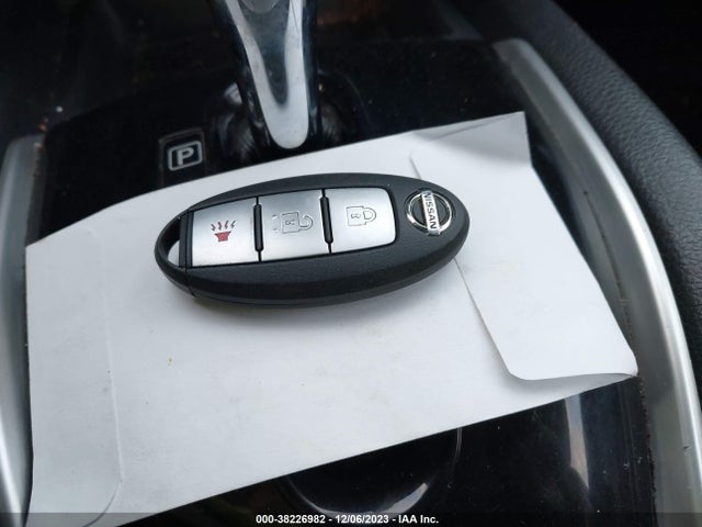 2016 NISSAN ROGUE SV VIN: KNMAT2MV1GP620936