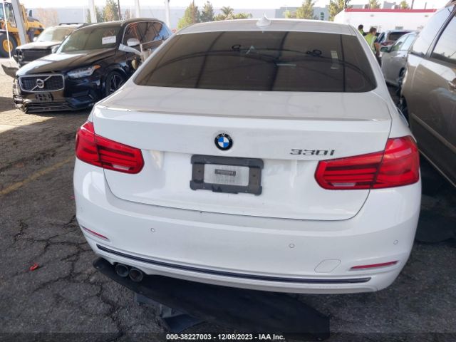 WBA8B9C51HK675782 BMW 330I
