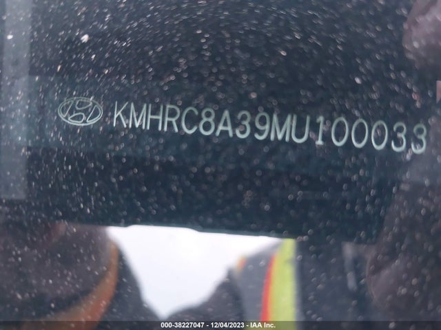 2021 HYUNDAI VENUE SEL VIN: KMHRC8A39MU100033