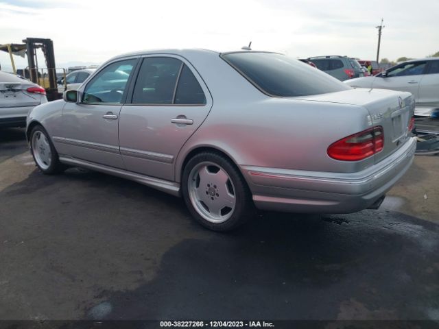 2002 MERCEDES-BENZ E-CLASS WDBJF74J52B451297 Photo 2
