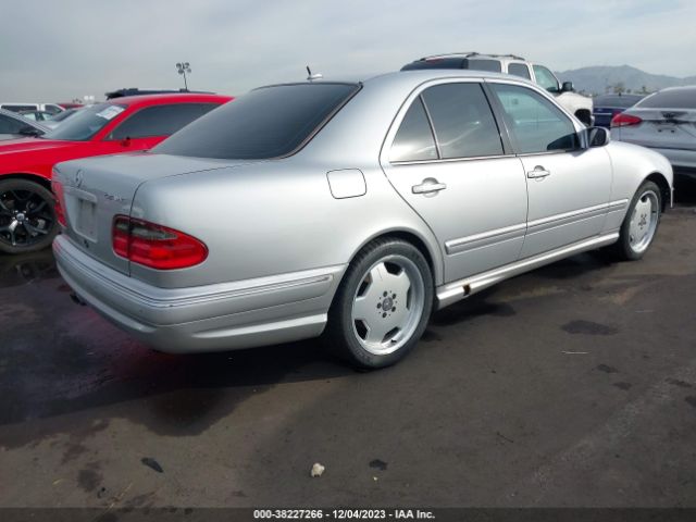 2002 MERCEDES-BENZ E-CLASS WDBJF74J52B451297 Photo 3