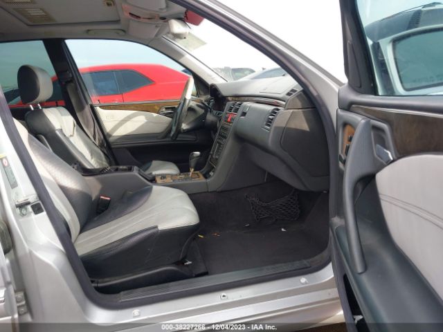 2002 MERCEDES-BENZ E-CLASS WDBJF74J52B451297 Photo 4
