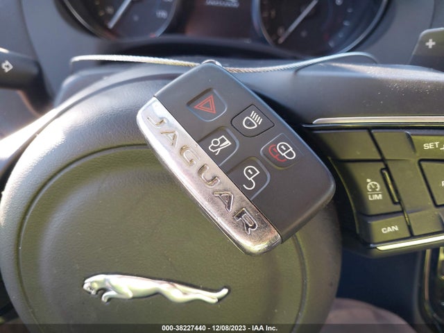 2017 JAGUAR XE SAJAD4BG6HA955953 Photo 10