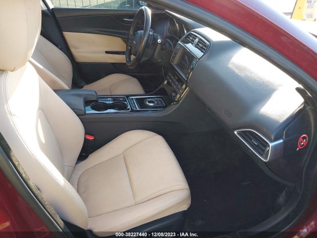 2017 JAGUAR XE SAJAD4BG6HA955953 Photo 4