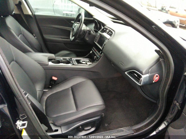 2017 JAGUAR XE SAJAD4BN1HCP10982 Photo 4