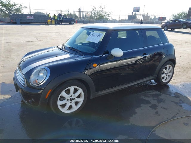 2010 MINI COOPER WMWMF3C51ATZ61227 Photo 1